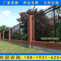 珠海學(xué)校圍墻加高護(hù)欄 佛山熱鍍鋅鋼護(hù)欄廠家 小區(qū)防盜隔離圍欄