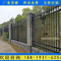 清遠(yuǎn)售樓部藍(lán)白色彎頭柵欄價(jià)格 珠海工廠隔離欄桿定做